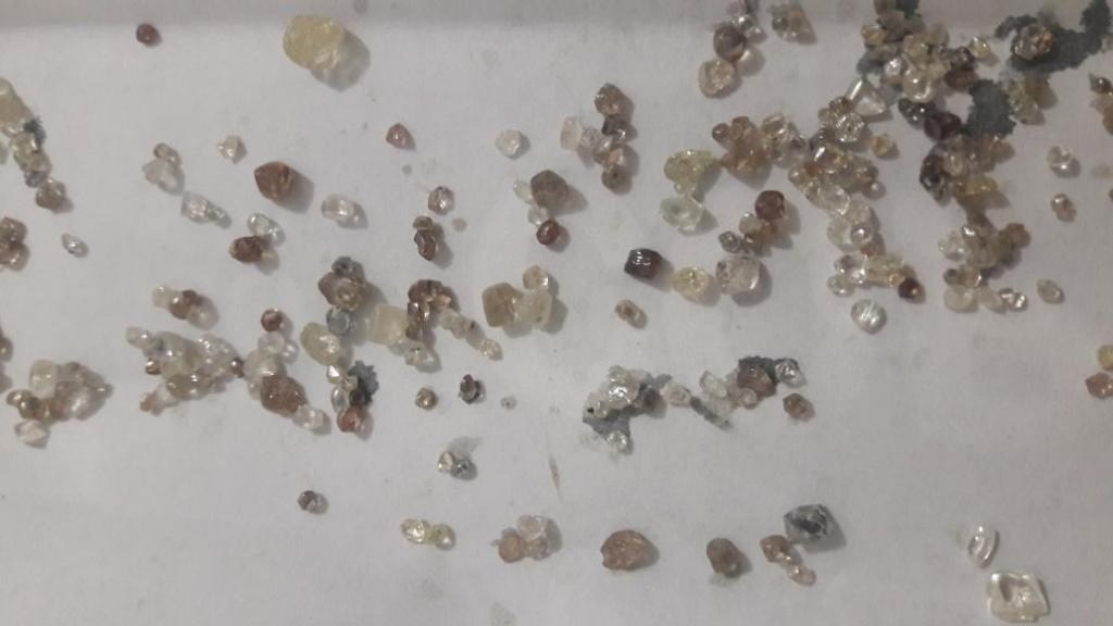 PolÃ­cia prende um e recupera 280 diamantes roubados em Guiratinga 