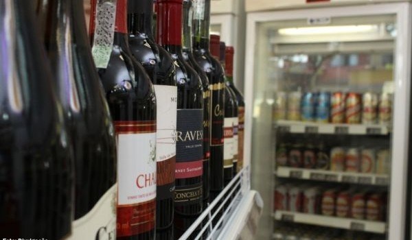 Guia alerta sobre consumo precoce de bebidas alcoÃ³licas entre jovens
