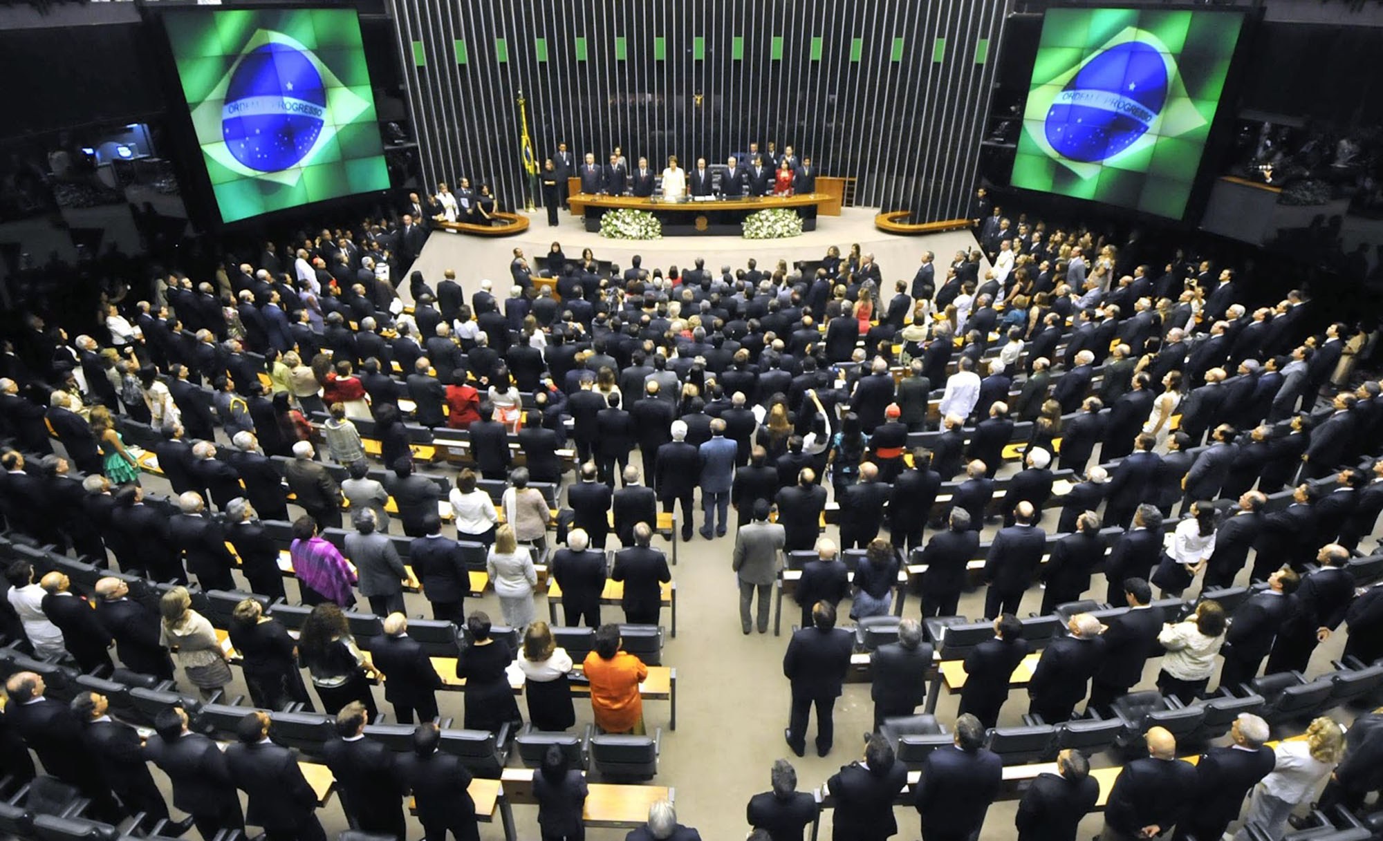 Plano de aumentar deputados para 531 tem mês decisivo, mas está parado