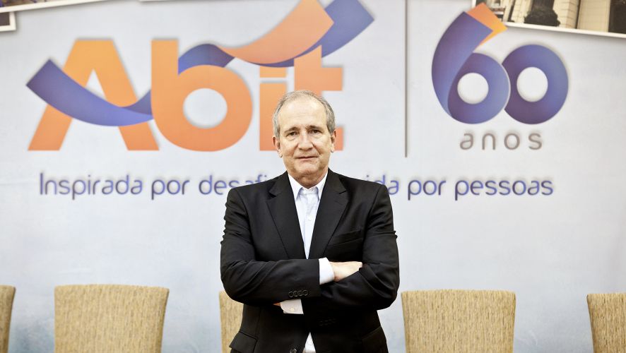 Um ano de estimulo à produção e empregos na indústria e no varejo têxtil e de confecção