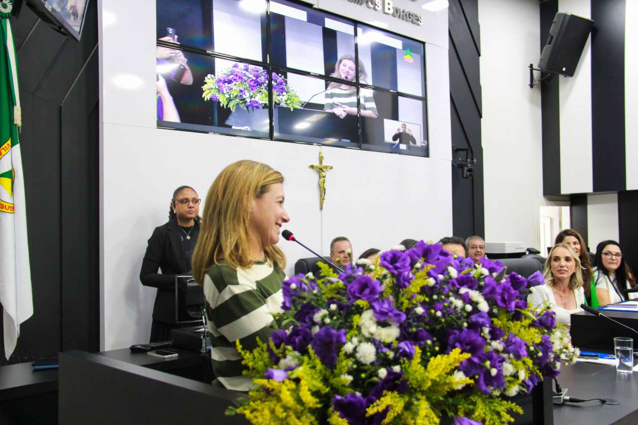 FLÁVIA - HOMENAGEADA NA CÂMARA DE CUIABÁ