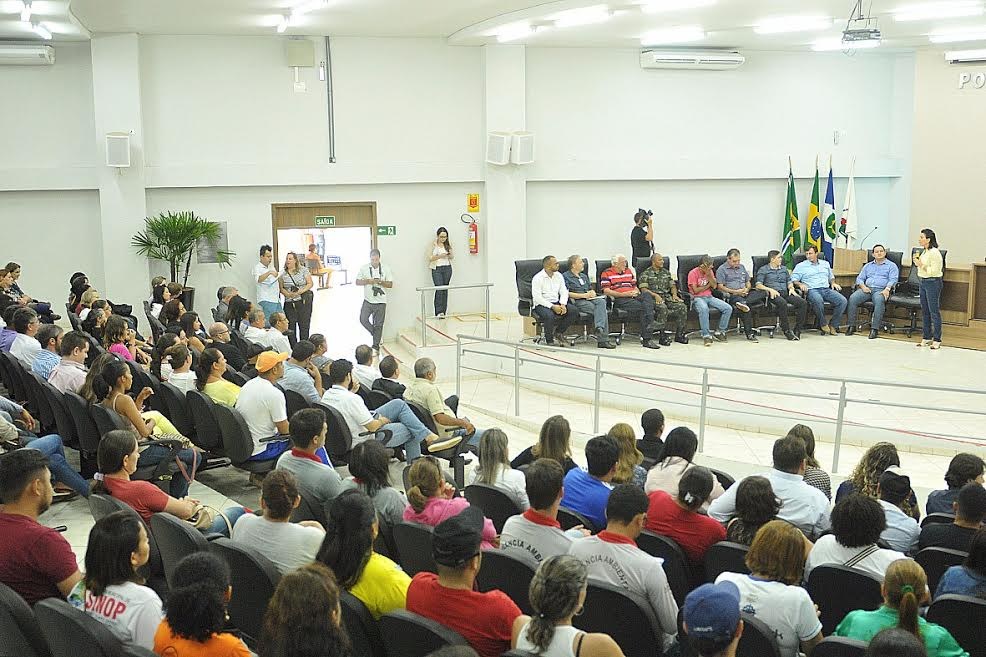Prefeita vai a BrasÃ­lia discutir melhorias para aeroporto JoÃ£o Figueiredo
