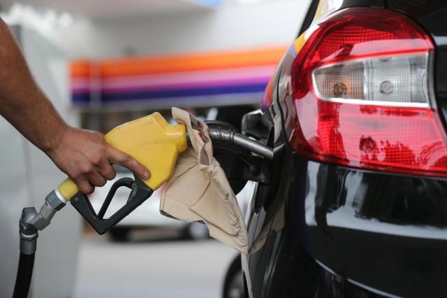 Gasolina e diesel sobem nas refinarias; Petrobras justica aumento