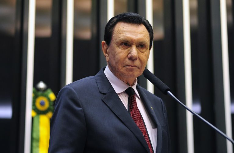 BEZERRA É INTERNADO EM UTI