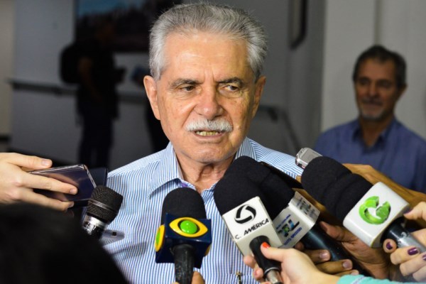 Liminar suspende reuniÃ£o de conselheiros que pedem 'cabeÃ§a' de presidente da FecomÃ©rcio