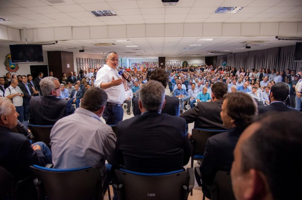 Governador promete pagar pendÃªncias da SaÃºde atÃ© a prÃ³xima sexta-feira 