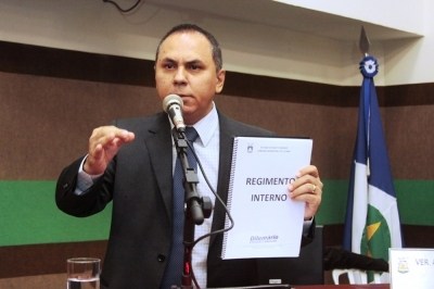 DilemÃ¡rio defende Wellaton e diz que 'possÃ­vel cassaÃ§Ã£o seria um absurdo' 