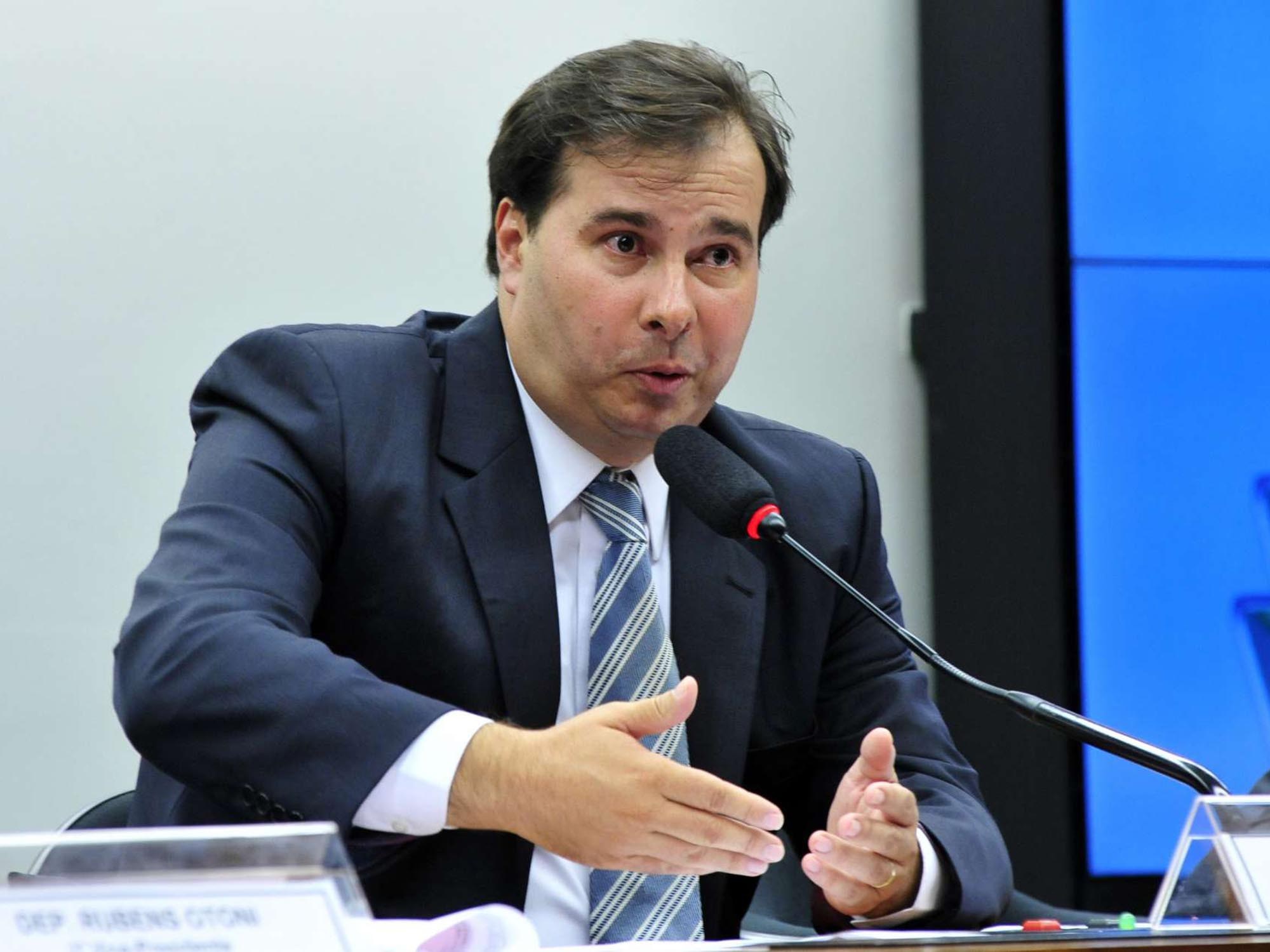 Maia adia para prÃ³xima terÃ§a votaÃ§Ã£o da PEC que altera regras para eleiÃ§Ãµes
