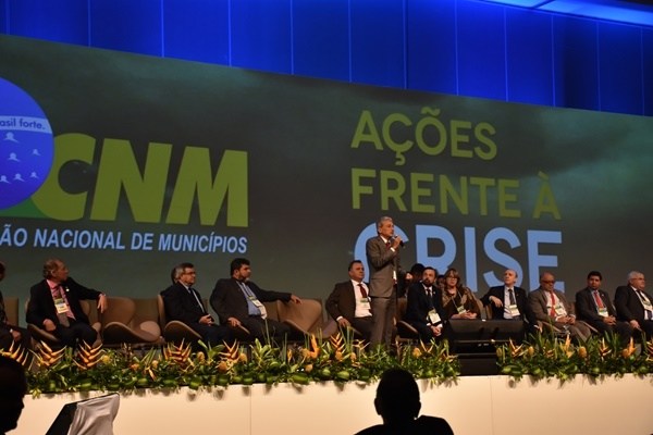 'Cerca de 60% dos prefeitos gastam mais de 50% com salÃ¡rio de servidores', alerta CNM