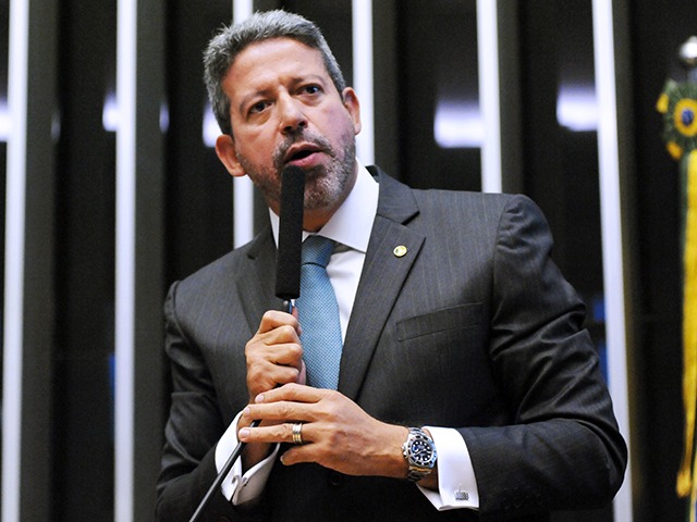 Lira reage ao STF e destrava PEC que limita decisões de ministros