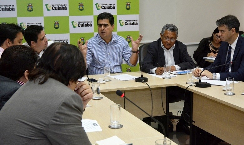 Em sessÃ£o extraordinÃ¡ria, vereadores aprovam 5 projetos do Executivo