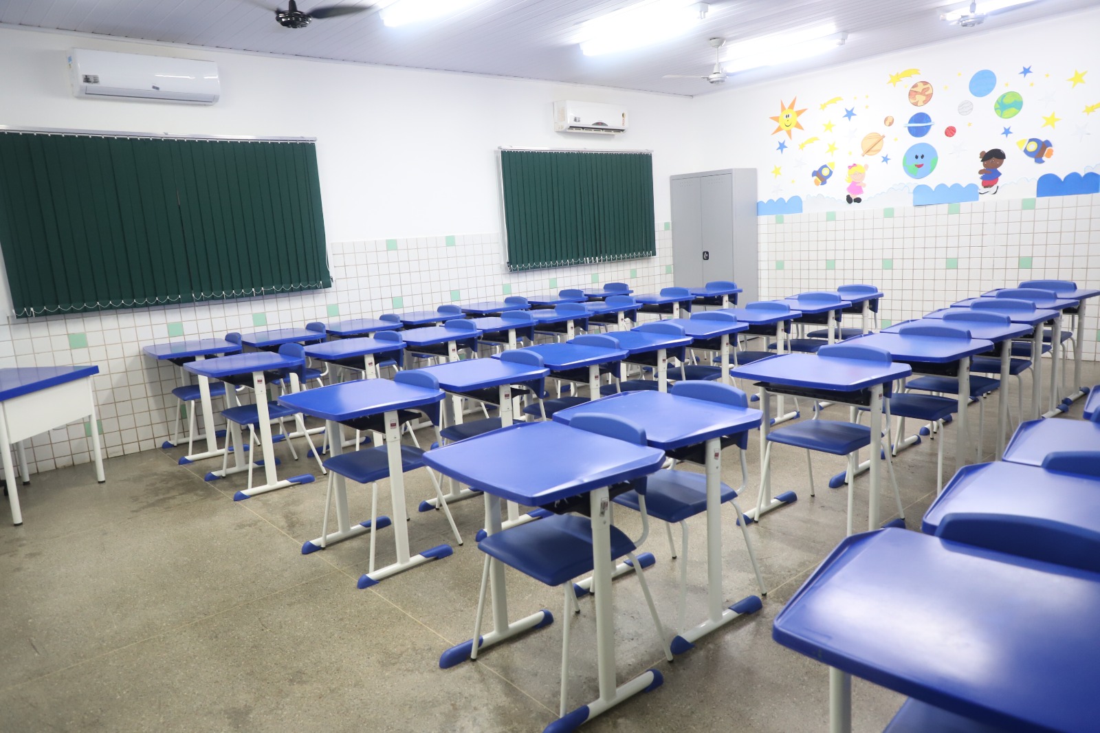 Flávia sanciona lei para incentivar parcerias entre escolas 